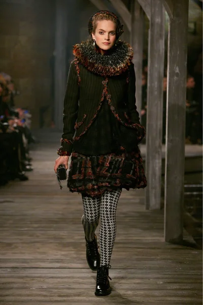 Look 15